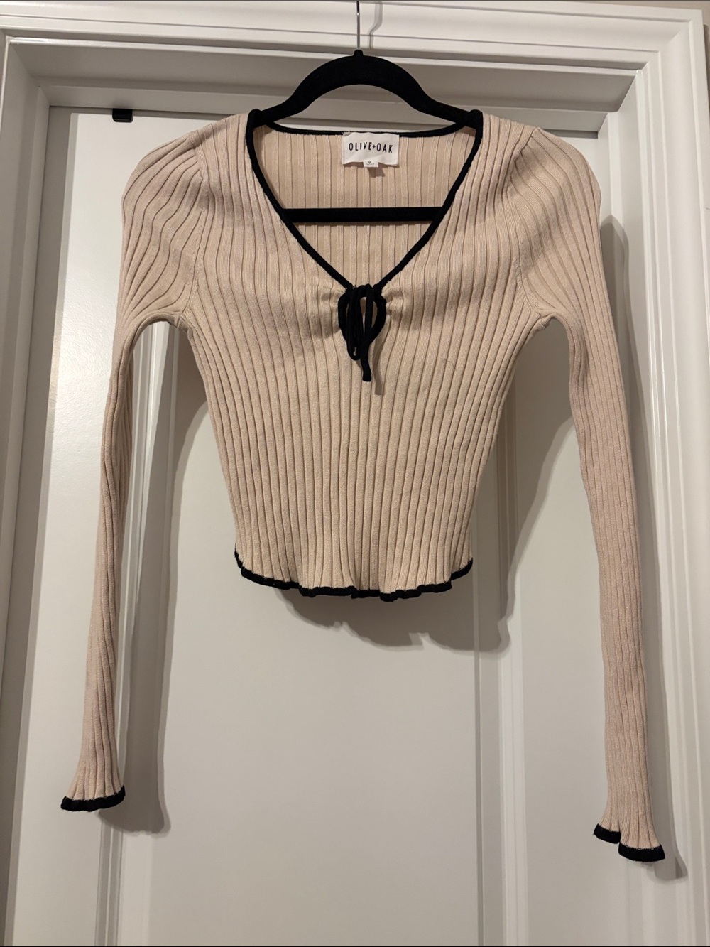 Olive & Oak Cream Ribbed Tie-Front Long Sleeve Top with Black Trim